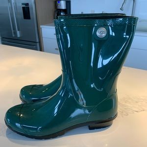 BNWT UGG dark green rain boots